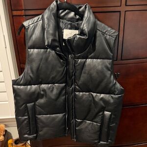 Hollister Men's Black Quilted Vest